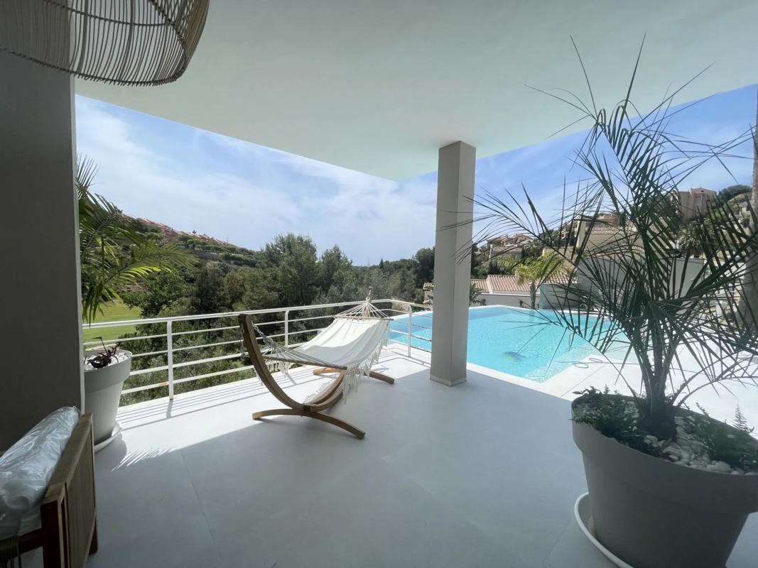 Sprzedaż niezależnego domku jednorodzinnego w Barrio Elviria, Marbella photo 3