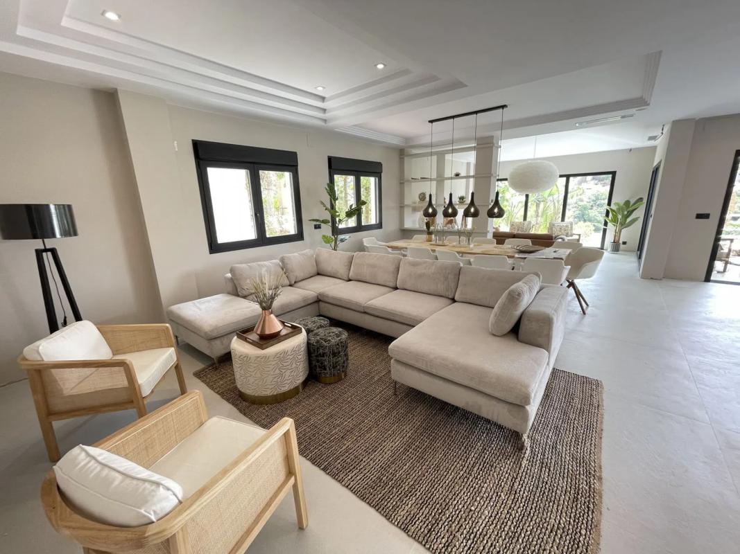 Sprzedaż niezależnego domku jednorodzinnego w Barrio Elviria, Marbella photo 5