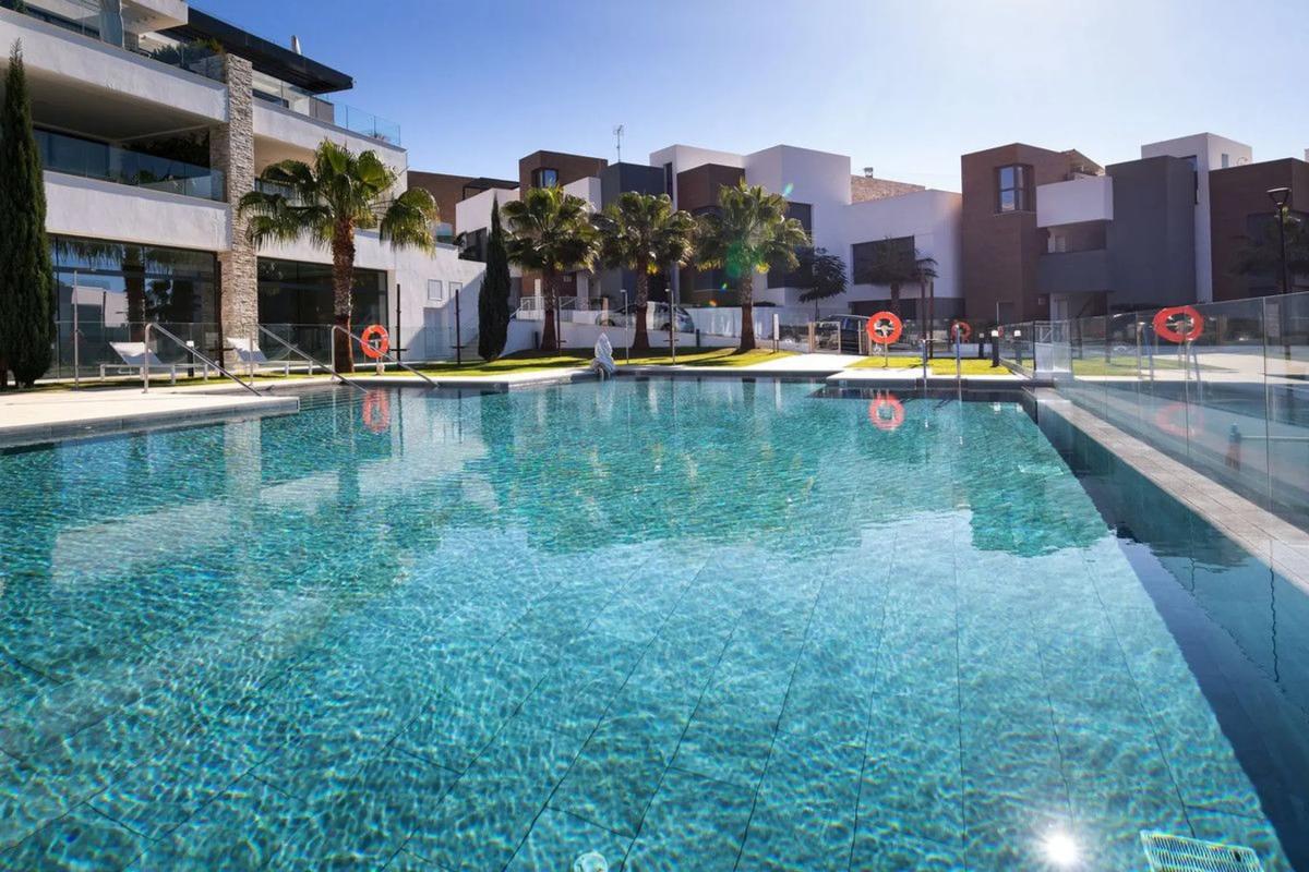 Sprzedaż mieszkania w Barrio Cabopino-Artola, Marbella
photo 2
