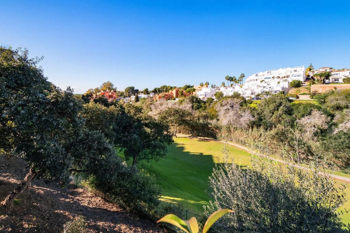 Sprzedaż mieszkania w Barrio Cabopino-Artola, Marbella
photo 3