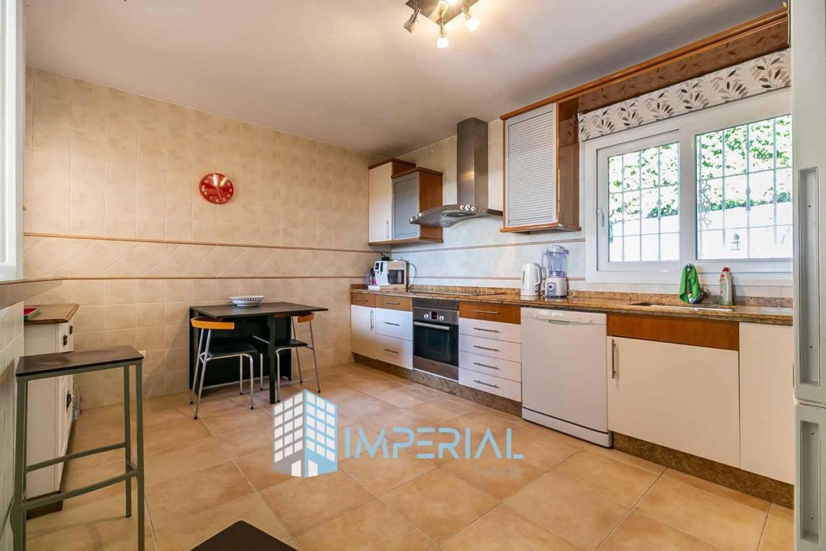 Venta de chalet adosado en Barrio Cabopino-Artola , Marbella photo 3