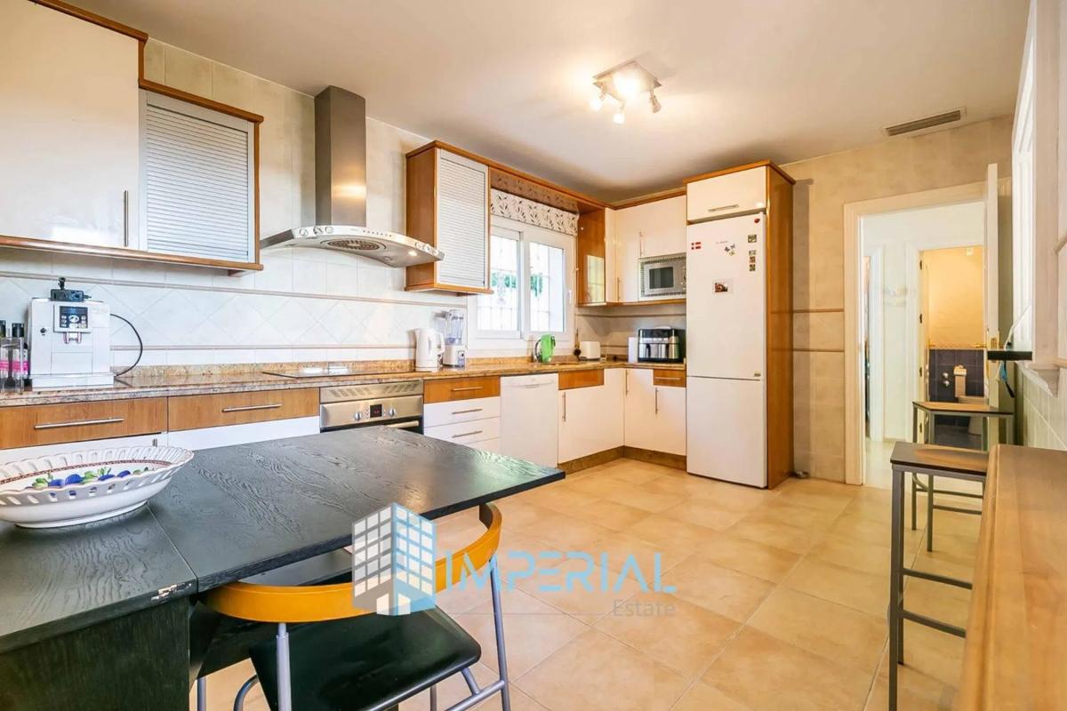 Venta de chalet adosado en Barrio Cabopino-Artola , Marbella photo 4