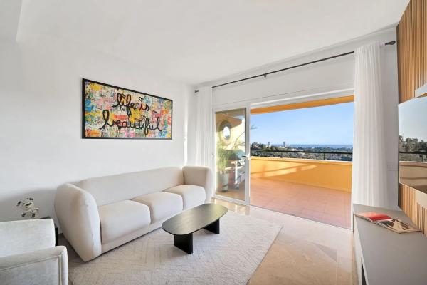 Mieszkanie na sprzedaż w  Avenida de las Cumbres, 9 a, Marbella photo 2