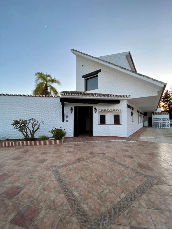 Sale of independent chalet in Avenida Las Chapas s/n, Marbella
 photo 3