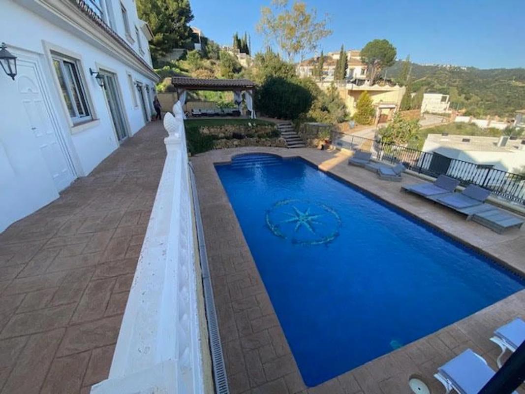 Sprzedaż niezależnego domku jednorodzinnego w  Avenida de España, 483, Marbella photo 2