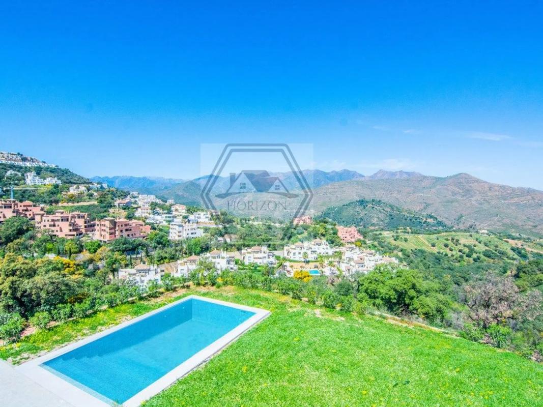Продажа отдельного шале в  Avenida la Reserva de Marbella, 2, Марбелла photo 2