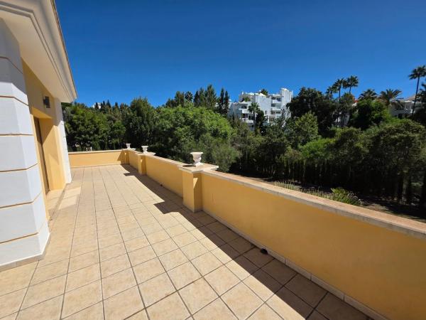 Частный шале на продаже в Lugar Urbanizacion Hacienda las Chapas, 289 -A, Марбелла photo 1