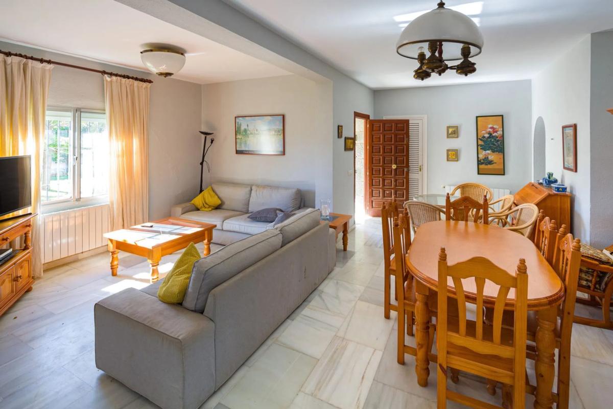 Sprzedaż niezależnego domku jednorodzinnego w  Barrio Romana Playa, Marbella photo 3