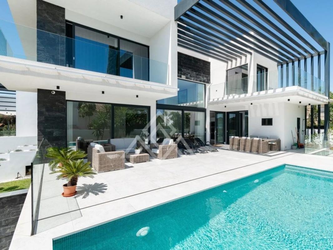 Sale of independent chalet in Calle Gijón, 7 -5, Marbella
photo 1