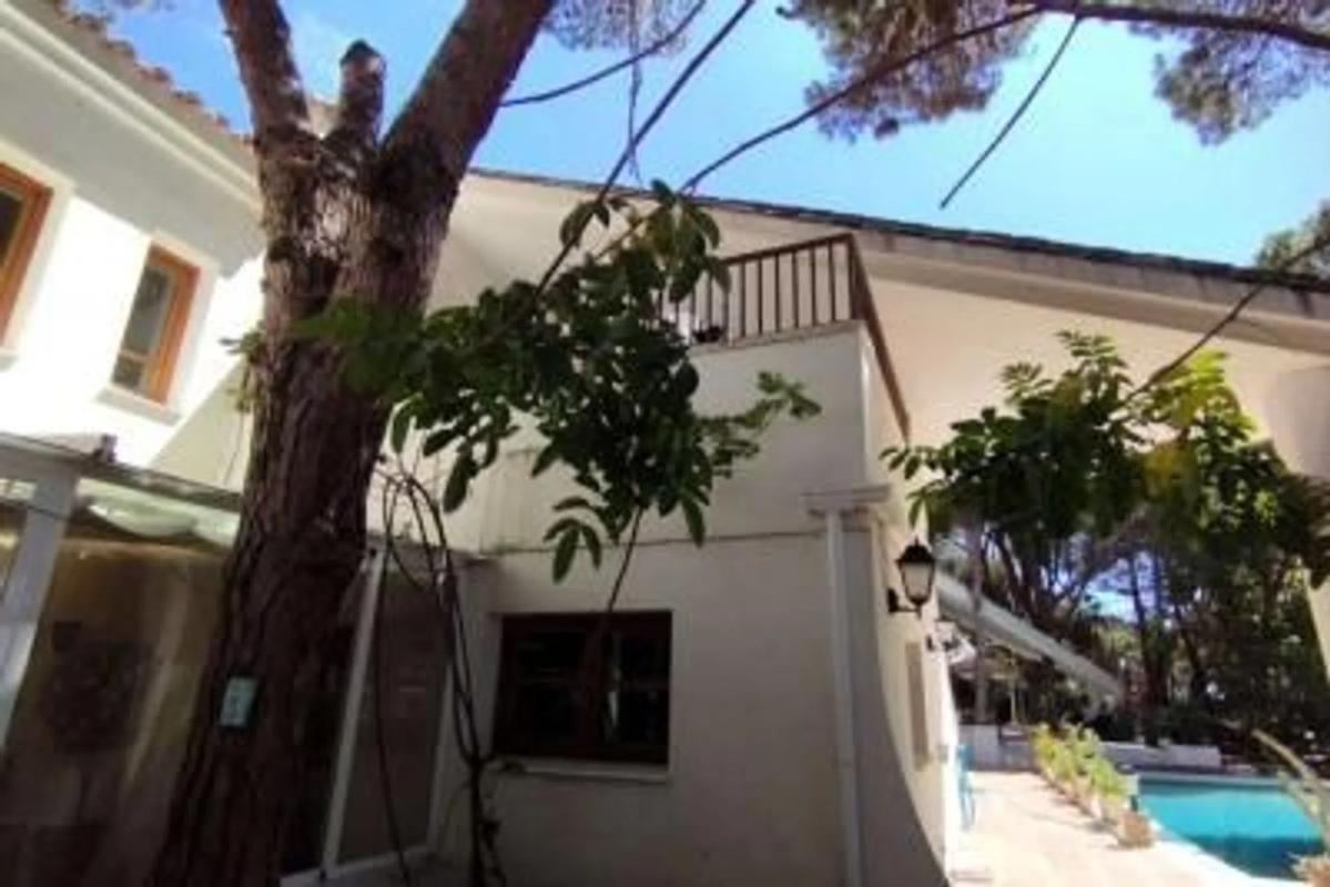 Sale of independent chalet in Barrio Cabopino-Artola, Marbella
 photo 4