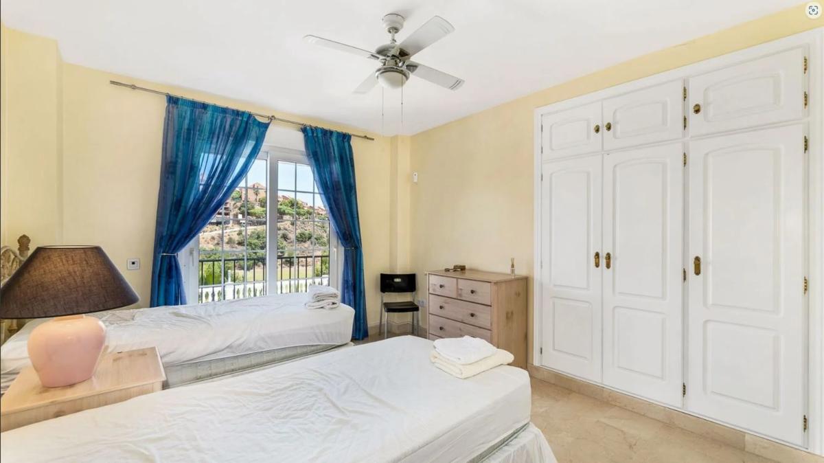 Sale of independent chalet in Paseo del Golf, Marbella
photo 2