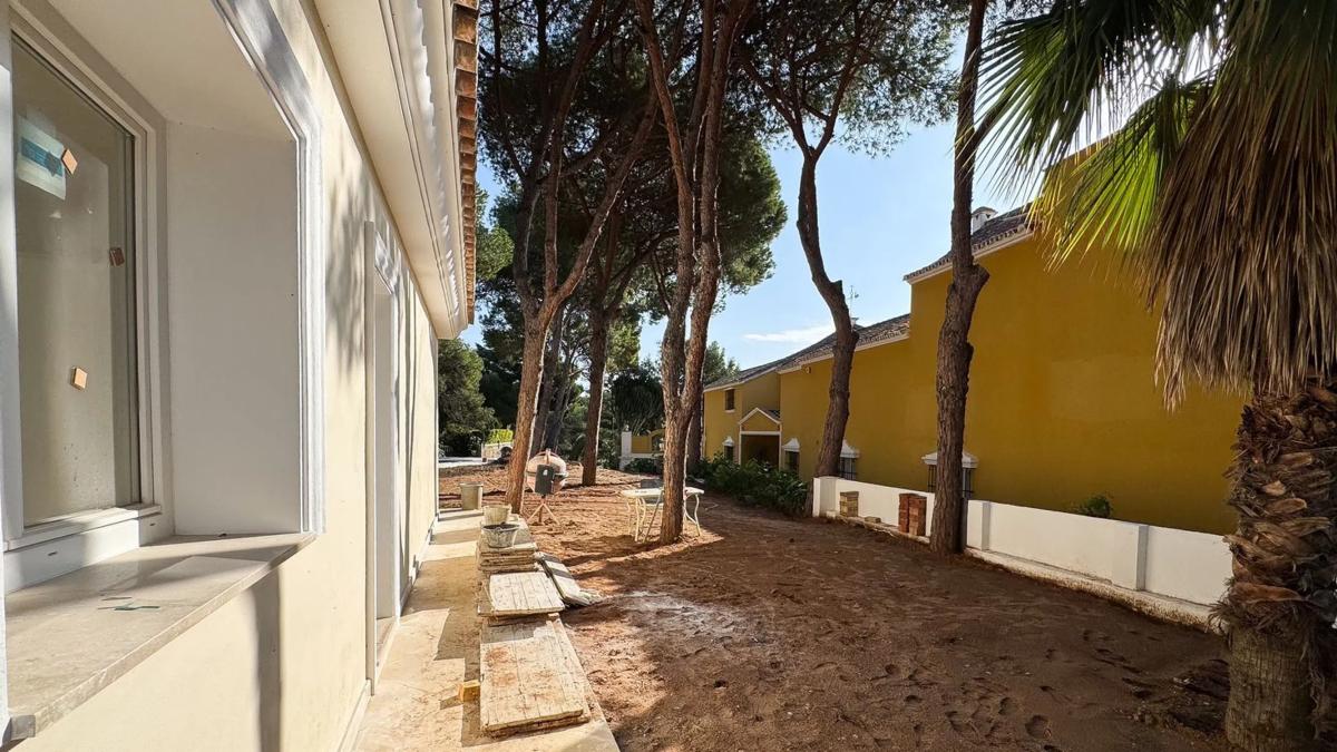 Sprzedaż niezależnego domku jednorodzinnego w Avenida 1, Marbella photo 1