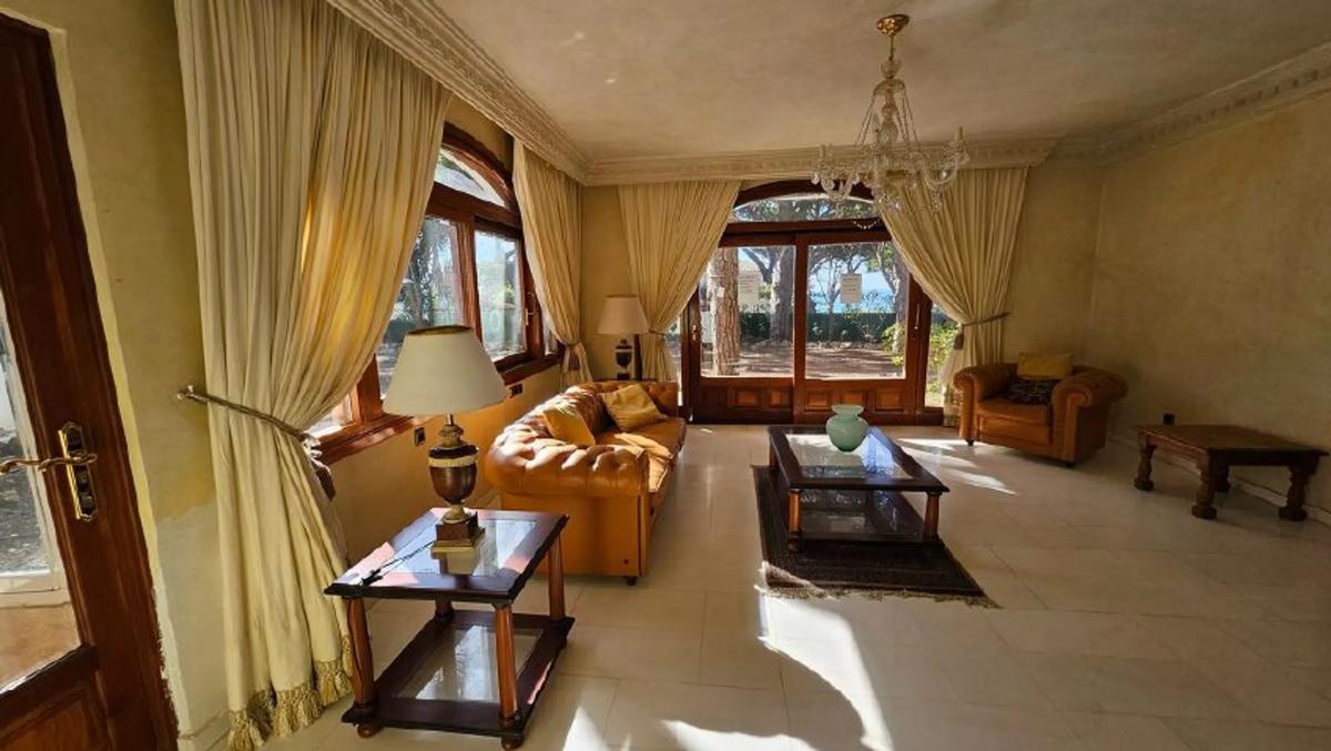 Sprzedaż niezależnego domku jednorodzinnego w Barrio Cabopino-Artola, Marbella photo 1