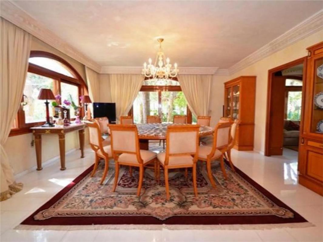 Sprzedaż niezależnego domku jednorodzinnego w Barrio Cabopino-Artola, Marbella photo 2