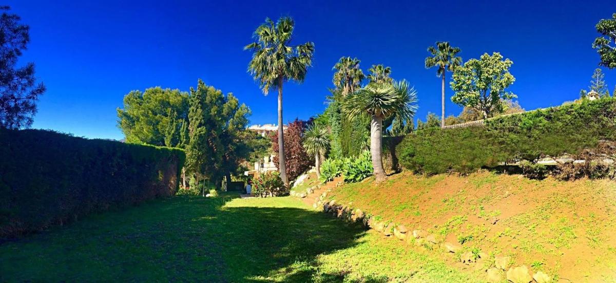 Sale of independent chalet in Barrio Santa María, Marbella
photo 1