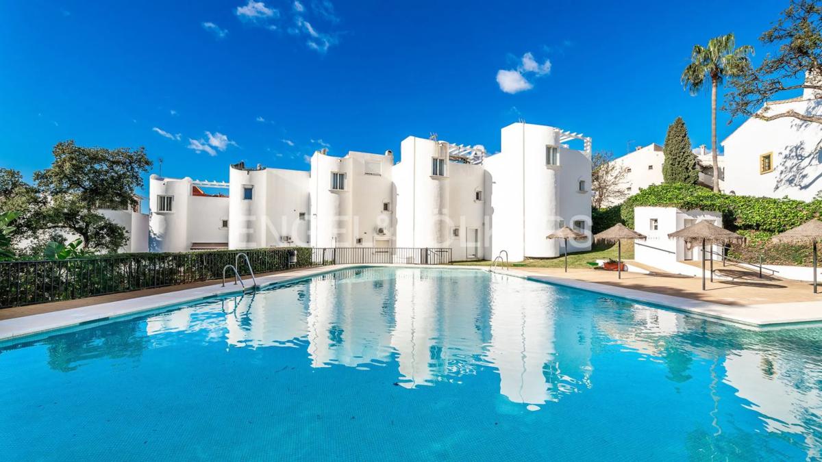 Venta de chalet adosado en Avenida Benajarafe , Marbella photo 2