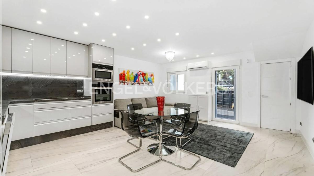 Venta de chalet adosado en Avenida Benajarafe , Marbella photo 4