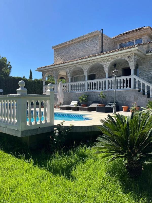 Sprzedaż niezależnego domku jednorodzinnego w Calle de la Gaviota, Marbella photo 1