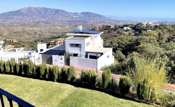 Chalet independiente en venta en Carretera la Mairena, Marbella
 photo 1