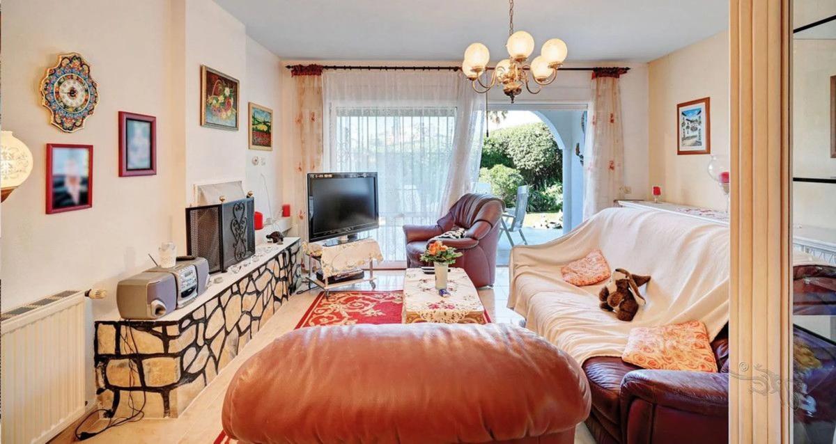 Venta de chalet independiente en Calle Fuerteventura, Marbella
photo 1
