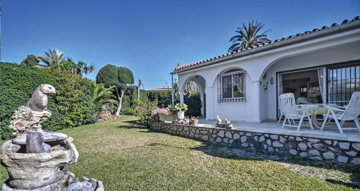 Venta de chalet independiente en Calle Fuerteventura, Marbella
photo 2