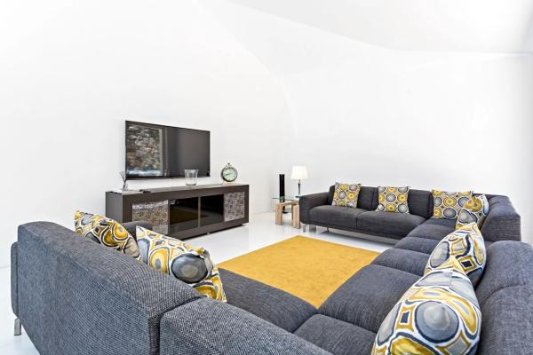 Chalet independiente en venta en Urbanización Hacienda las Chapas, Marbella
 photo 1