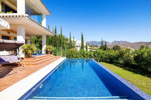 Chalet independiente en venta en Barrio Santa María, Marbella
 photo 3
