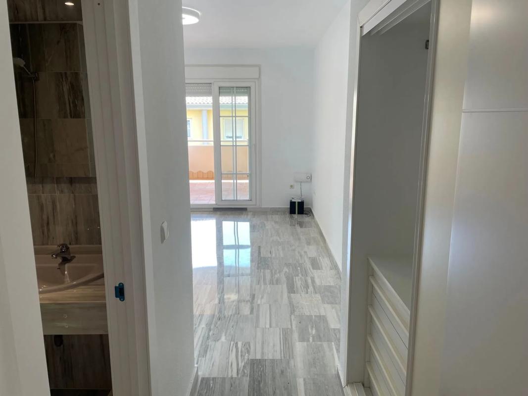 Venta de piso en Urbanización Jardines del Puerto, Marbella
photo 2