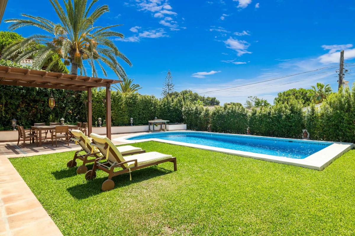 Venta de chalet independiente en Avenida Cantabrica, 33, Marbella
photo 2