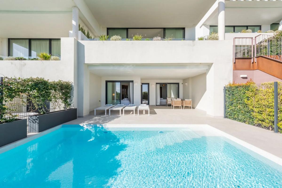 Venta de chalet adosado en Barrio Cabopino-Artola , Marbella photo 1