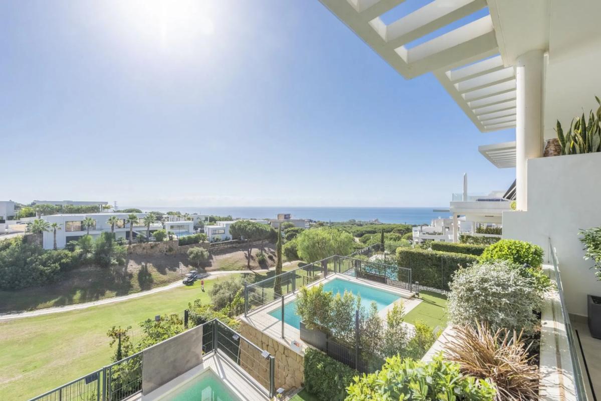 Venta de chalet adosado en Barrio Cabopino-Artola , Marbella photo 3