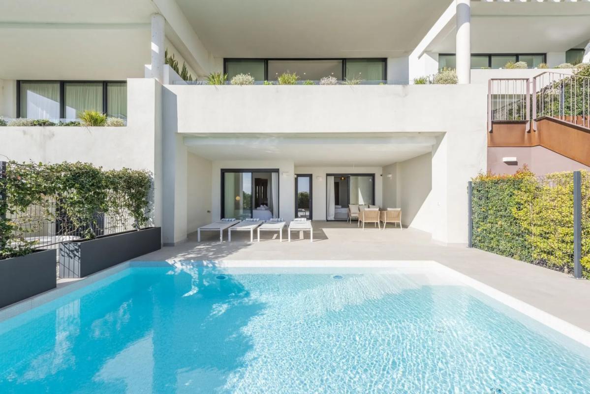 Venta de chalet adosado en Barrio Cabopino-Artola , Marbella photo 4