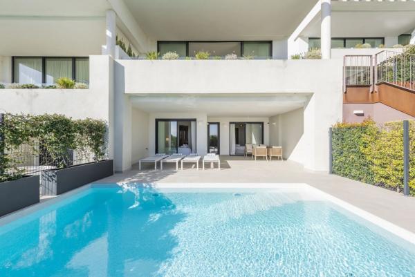 Chalet adosado en venta en  Barrio Cabopino-Artola , Marbella photo 4