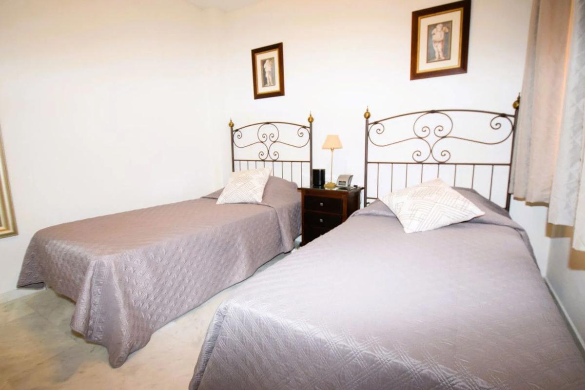 Venta de ático en Barrio Reserva de Marbella, Marbella photo 4
