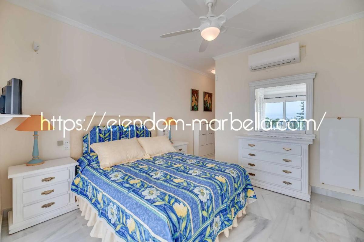 Venta de duplex en Conjunto White Pearl Beach, Marbella photo 2