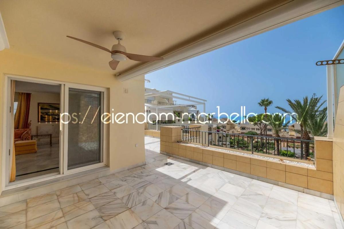 Venta de duplex en Conjunto White Pearl Beach, Marbella photo 3