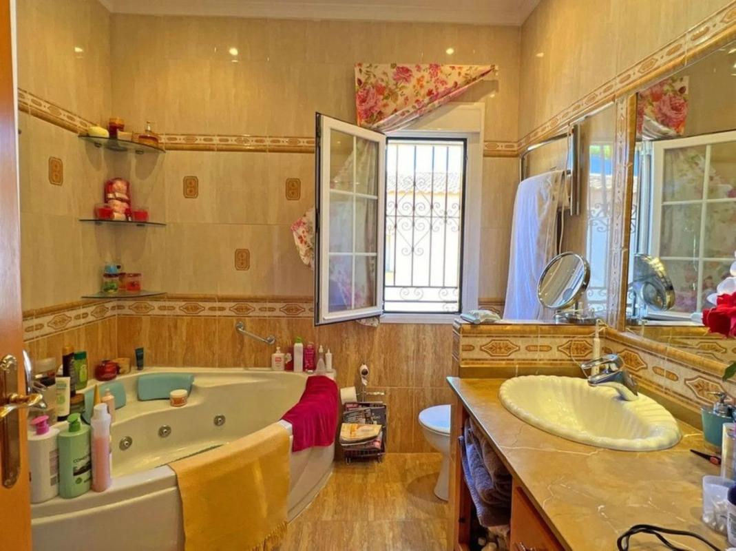 Sprzedaż niezależnego domku jednorodzinnego w  Avenida la Reserva de Marbella, 58, Marbella photo 4