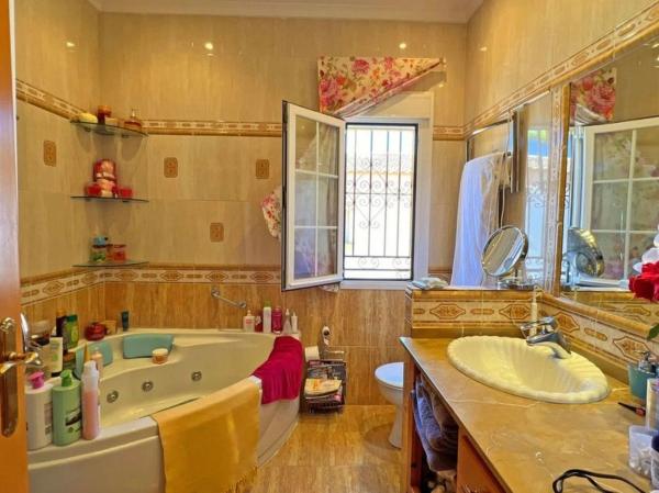 Chalet independiente en venta en Avenida la Reserva de Marbella, 58, Marbella
 photo 4