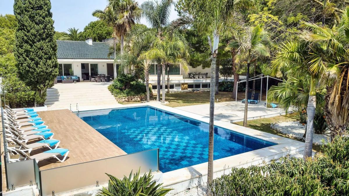 Sprzedaż niezależnego domku jednorodzinnego w  Barrio Elviria, Marbella photo 2