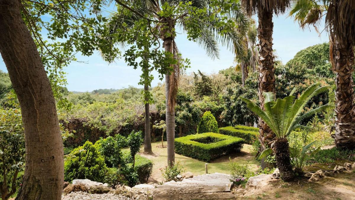 Sprzedaż niezależnego domku jednorodzinnego w  Barrio Elviria, Marbella photo 3