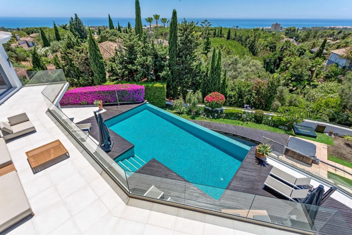 Sprzedaż niezależnego domku jednorodzinnego w Avenida Dos, Marbella photo 1