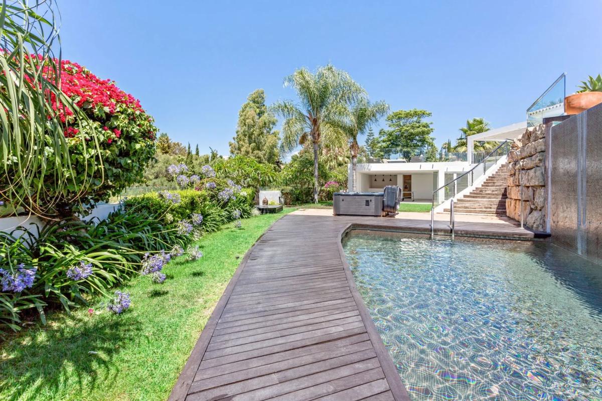 Sprzedaż niezależnego domku jednorodzinnego w Avenida Dos, Marbella photo 4