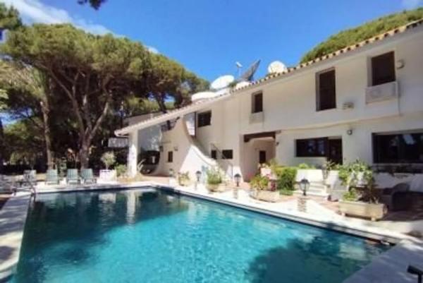 Chalet independiente en venta en Barrio Cabopino-Artola, Marbella
 photo 1