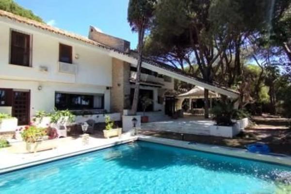 Chalet independiente en venta en Barrio Cabopino-Artola, Marbella
 photo 2