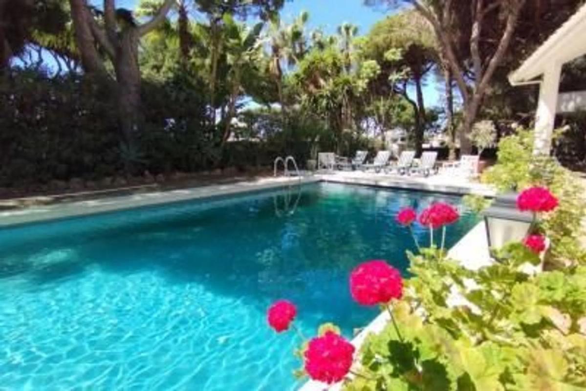 Sprzedaż niezależnego domku jednorodzinnego w  Barrio Cabopino-Artola, Marbella photo 4