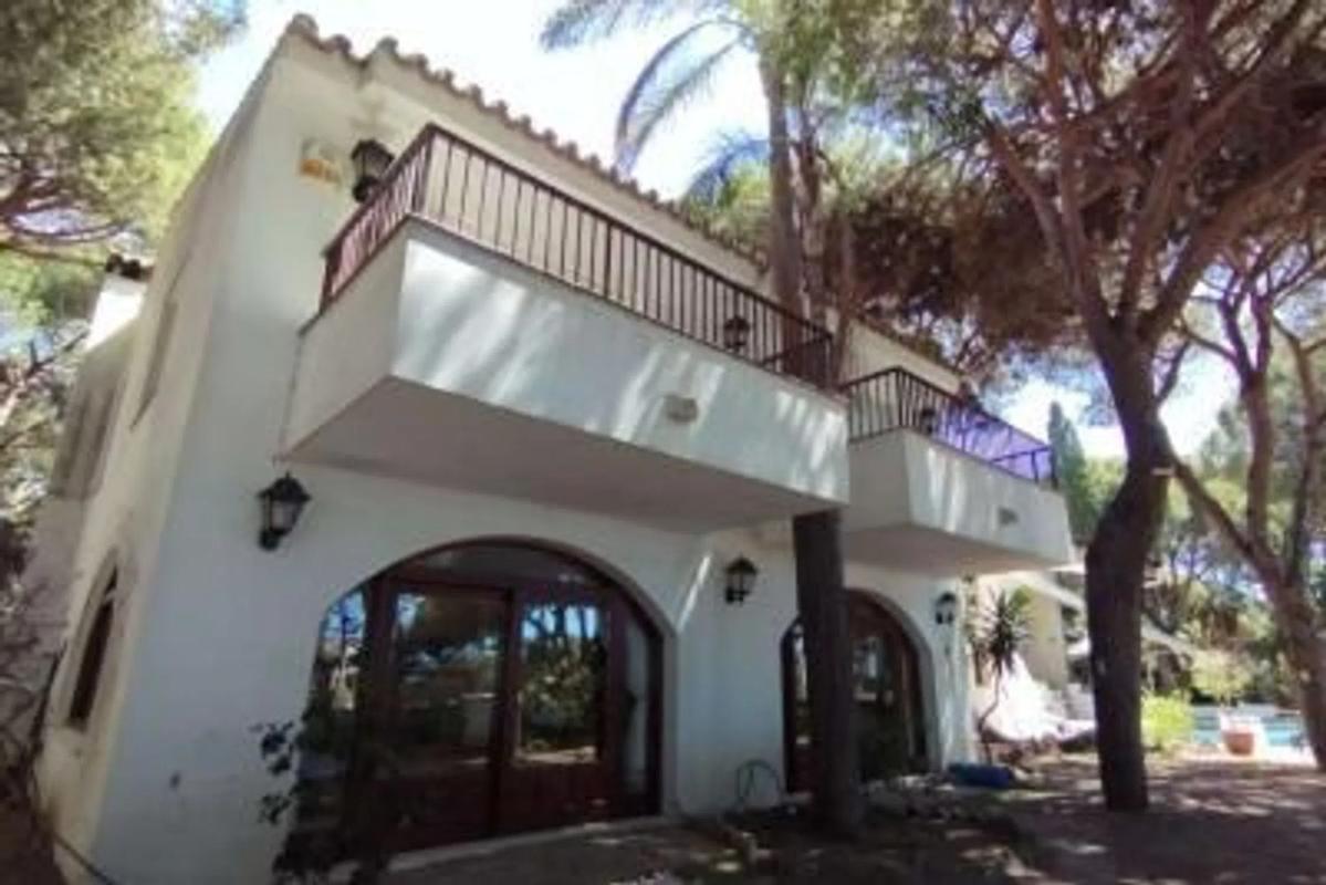 Sprzedaż niezależnego domku jednorodzinnego w  Barrio Cabopino-Artola, Marbella photo 5