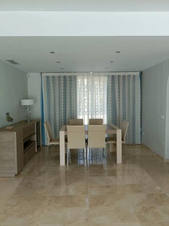 Mieszkanie na sprzedaż w Avenida de los Alisos, 14, Marbella photo 1