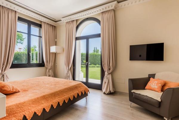 Chalet independiente en venta en Urbanización Hacienda las Chapas, Marbella
 photo 1