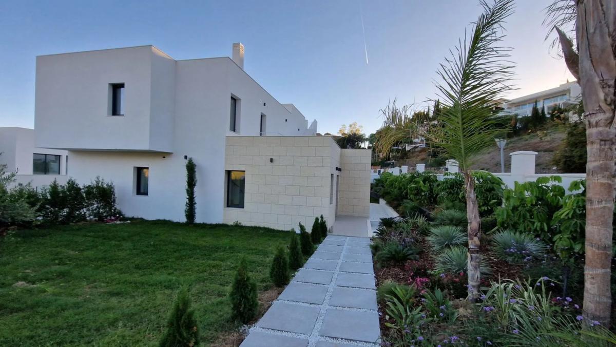 Sale of independent chalet in Barrio Santa María, Marbella
 photo 2