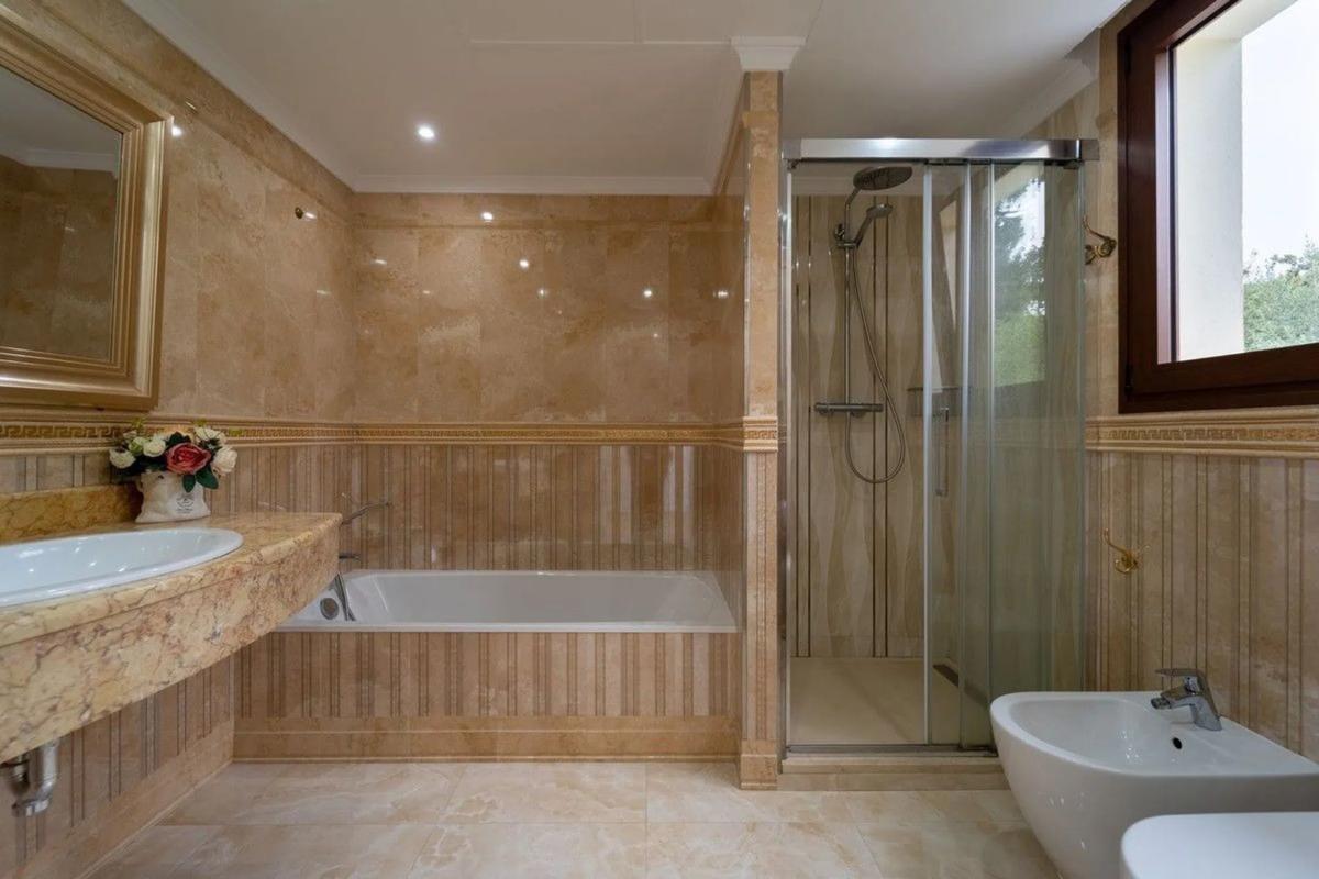 Sale of independent chalet in Barrio Hacienda Las Chapas, Marbella
photo 2